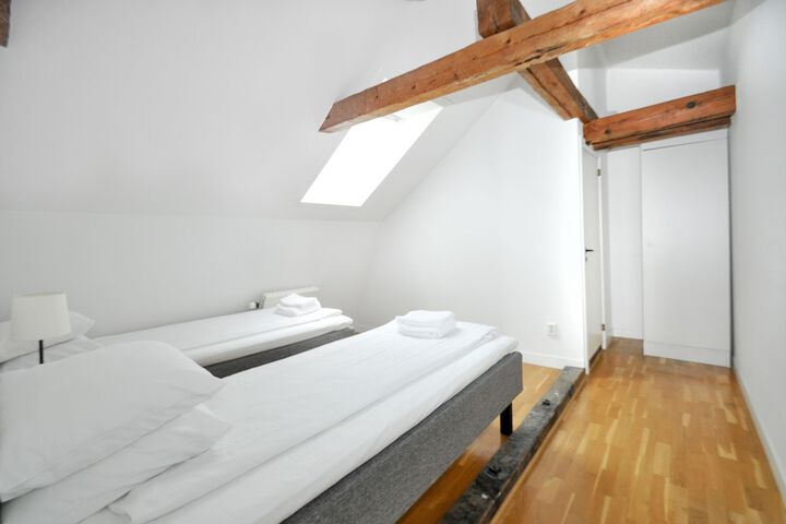 Room 10 of 50