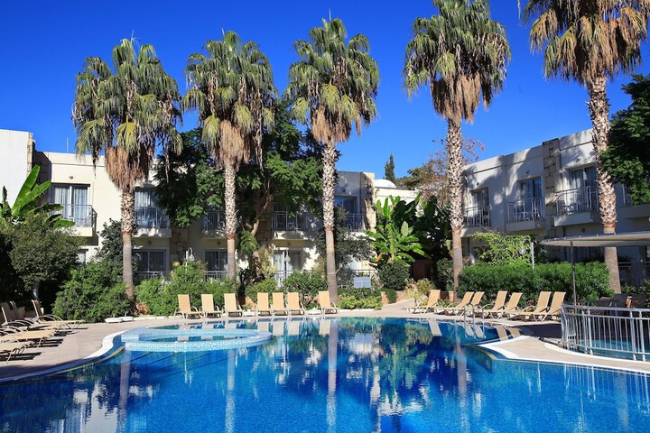 Pool Hotel