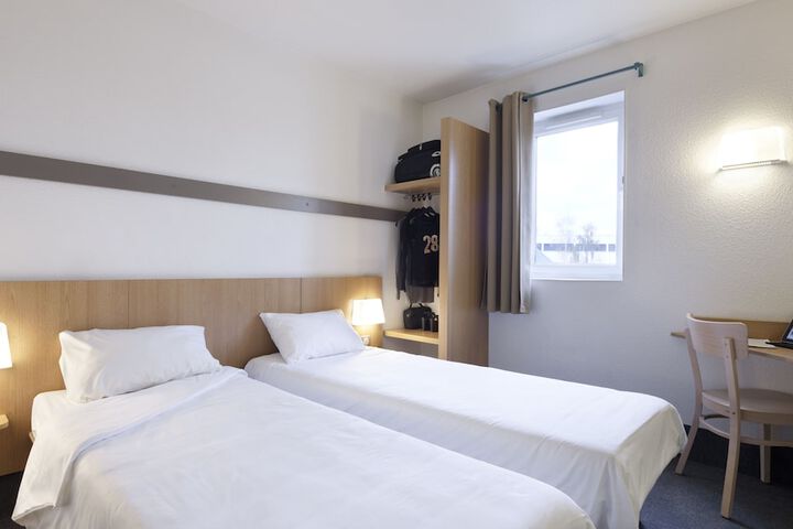 Room 6 of 42