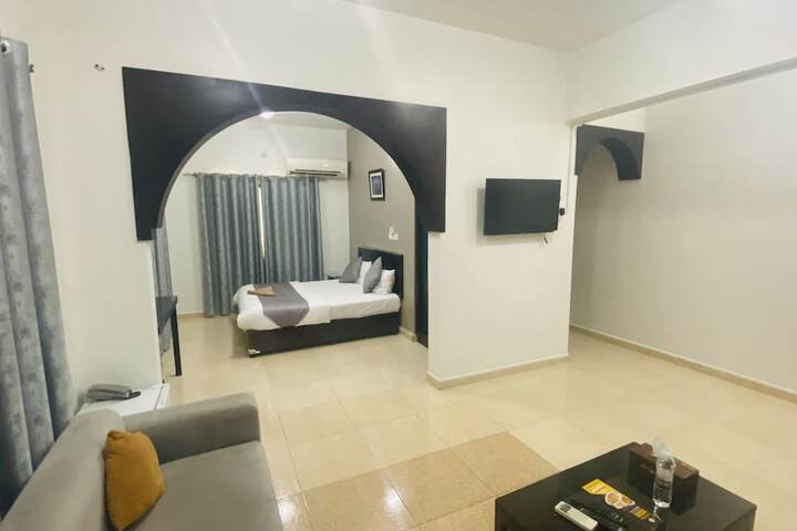 Room 5 of 8