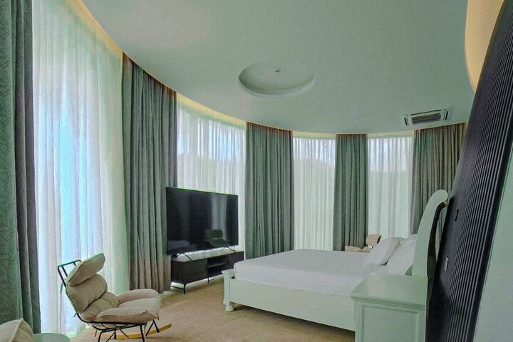 Room 10 of 51