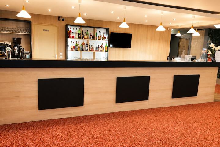 Lounge 49 of 62