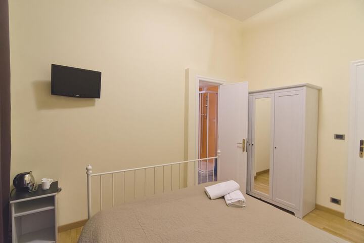 Room 6 of 44