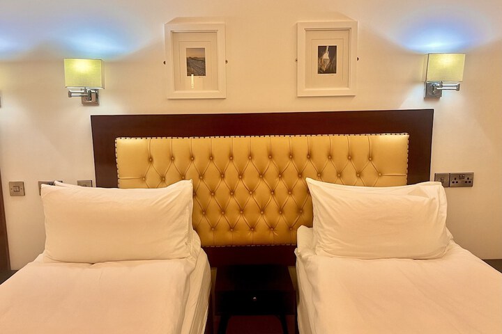 Room 32 of 64