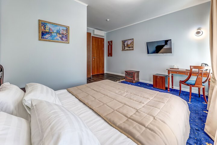 Room 3 of 40