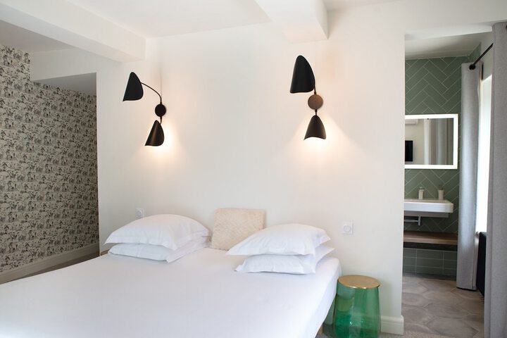 Room 32 of 71