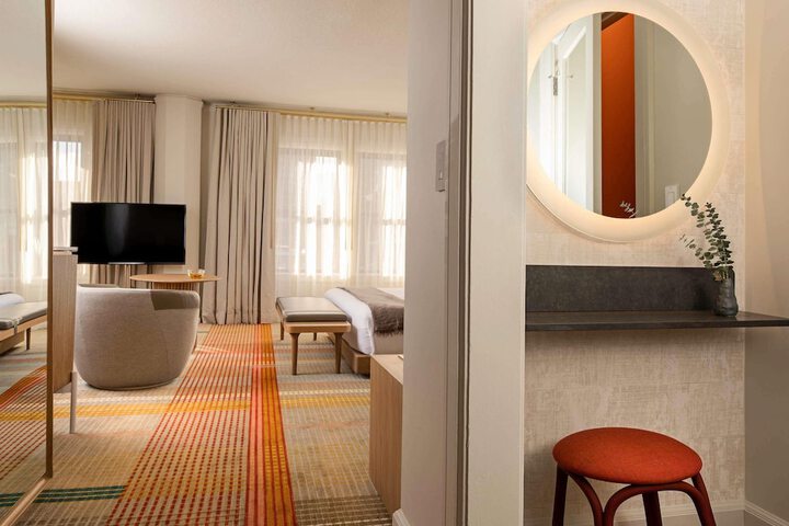 Room 43 of 130