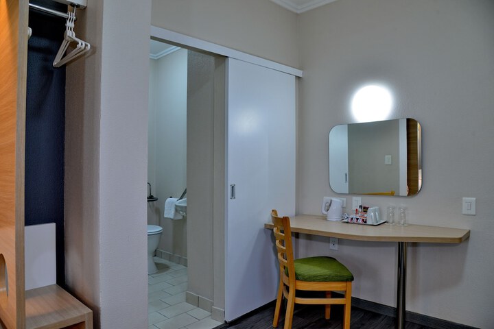 Room 8 of 27