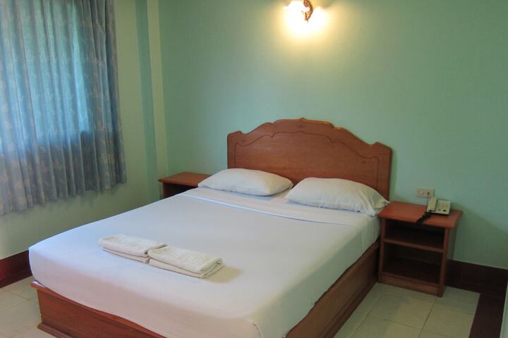 Room 6 of 33