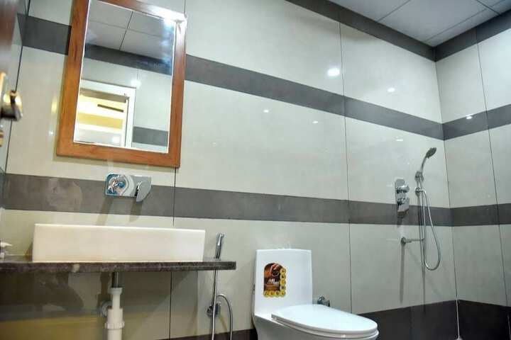 Room 4 of 15
