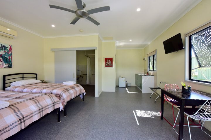 Room 18 of 37