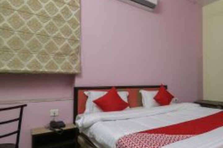 OYO 26857 Hotel Ps Royal Heritage