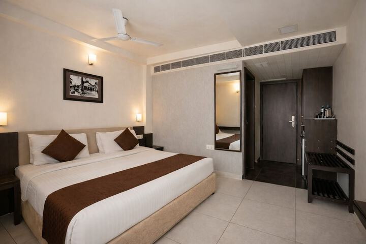 Room 6 of 26
