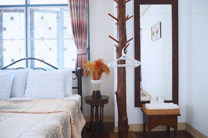 Room 4 of 82
