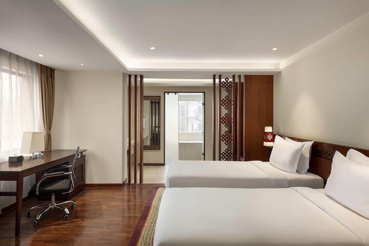 Room 35 of 120