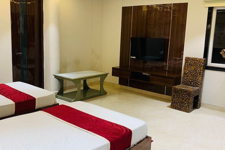 Room 5 of 19