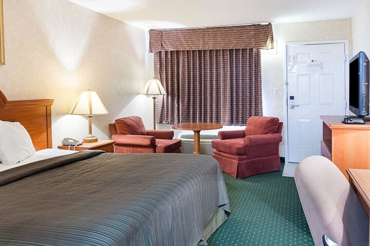 1 King Bed (6 of 6)