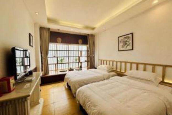 Room 9 of 10