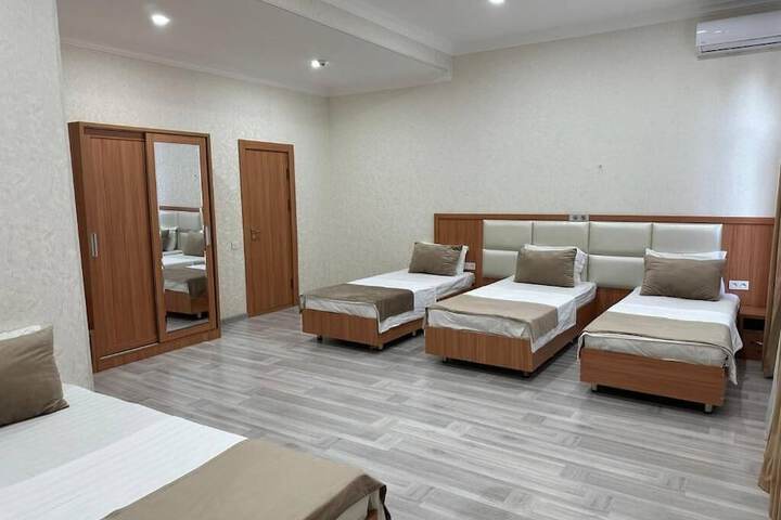 Room 4 of 17
