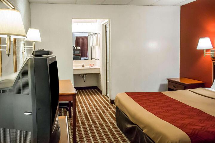 1 King Bed (6 of 11)