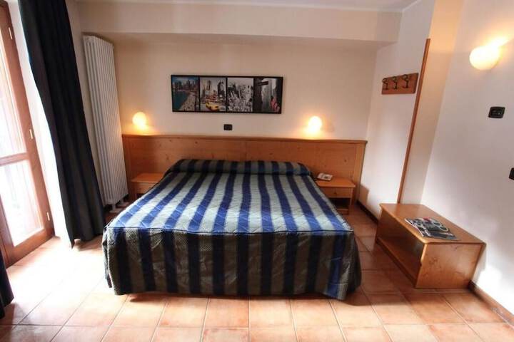 Room 15 of 38