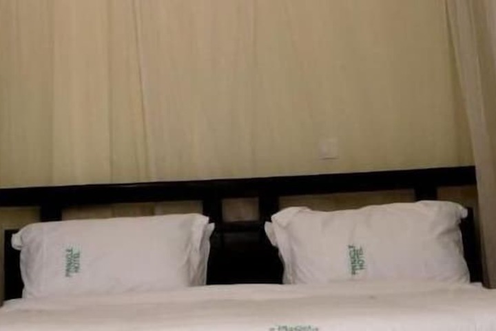Room 17 of 41