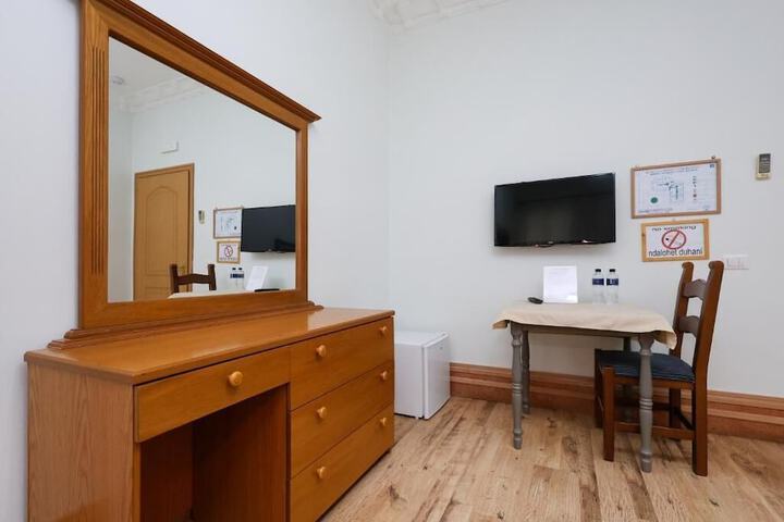 Room 18 of 122