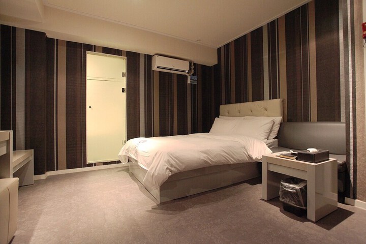 Room 21 of 71