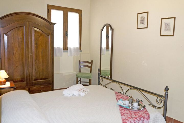 Room 7 of 12