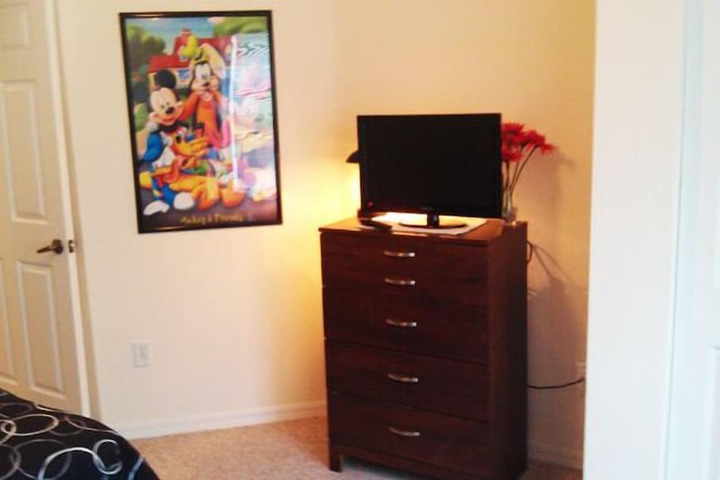 Room 6 of 16