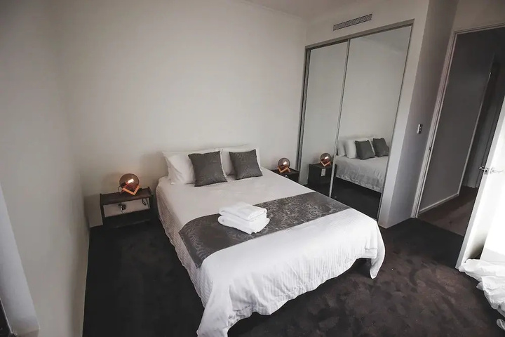 Room 6 of 19