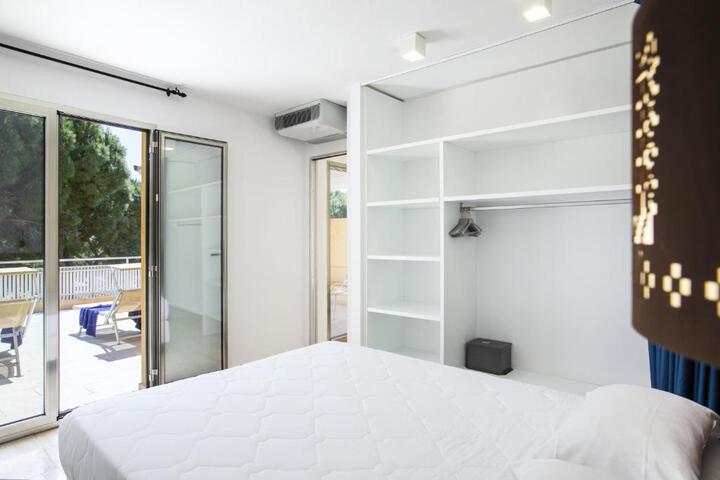 Room 4 of 88