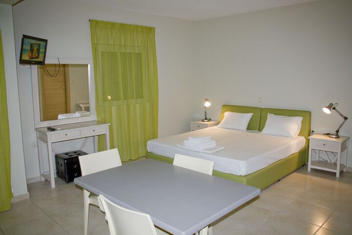 Room 3 of 32