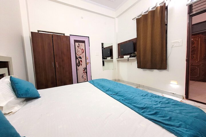 Room 5 of 14