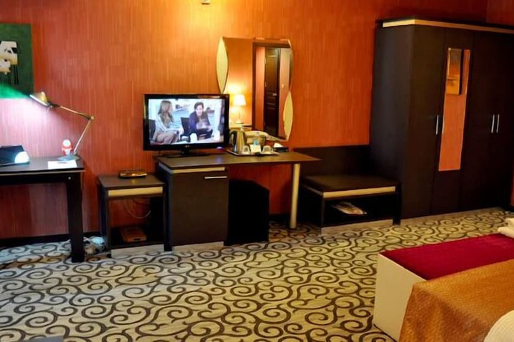 Room 25 of 43