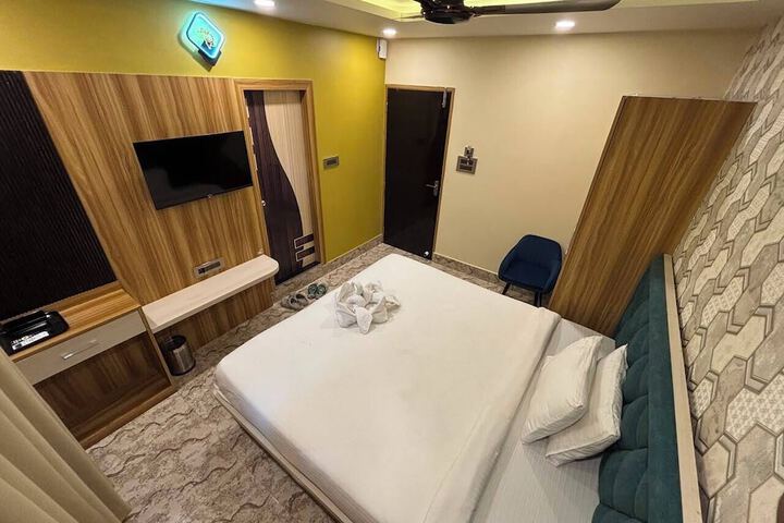 Room 13 of 35