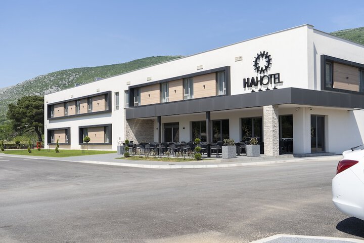 Hotel 74 of 75