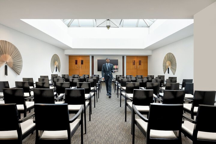 Business Center 207 of 250