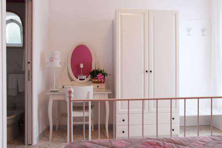 Room 5 of 52