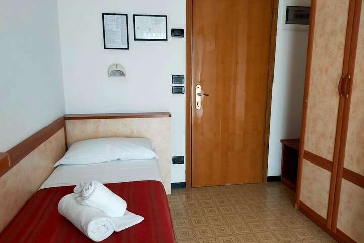 Room 3 of 18