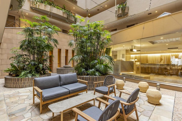 Entrance & Lobby