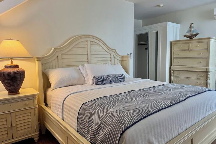Room 4 of 32