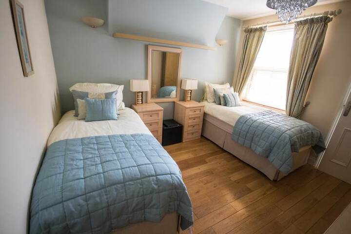 Room 4 of 47