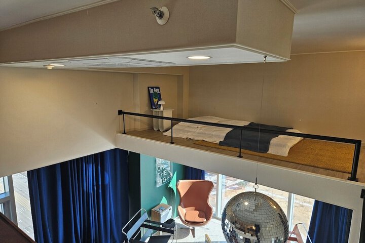 Room 18 of 37
