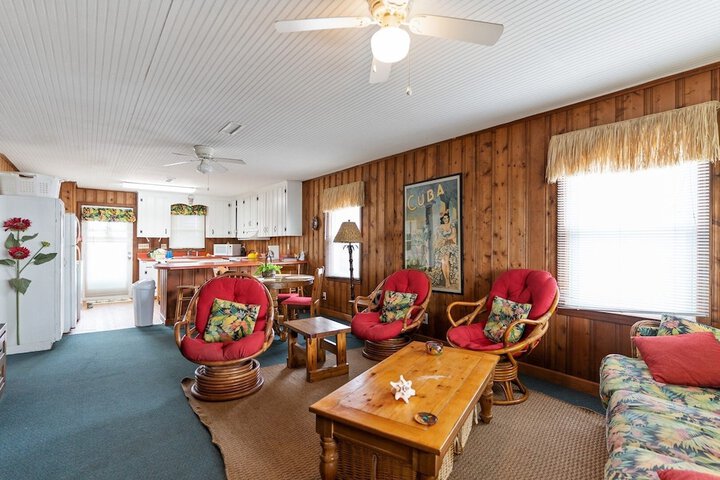 Room 8 of 18