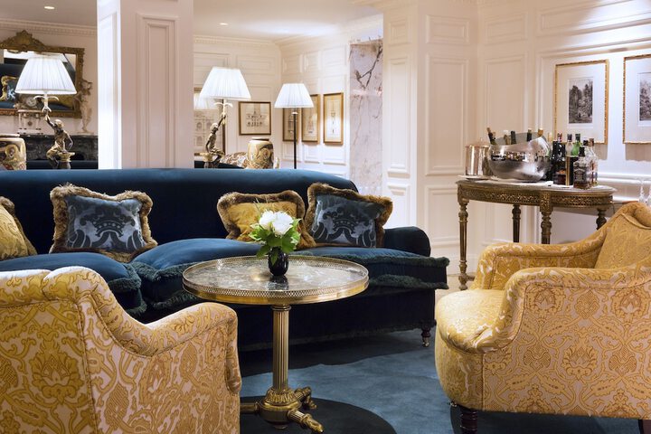 Lounge 74 of 86