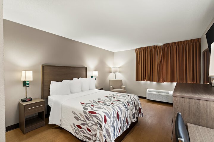 Deluxe Queen Bed (12 of 13)
