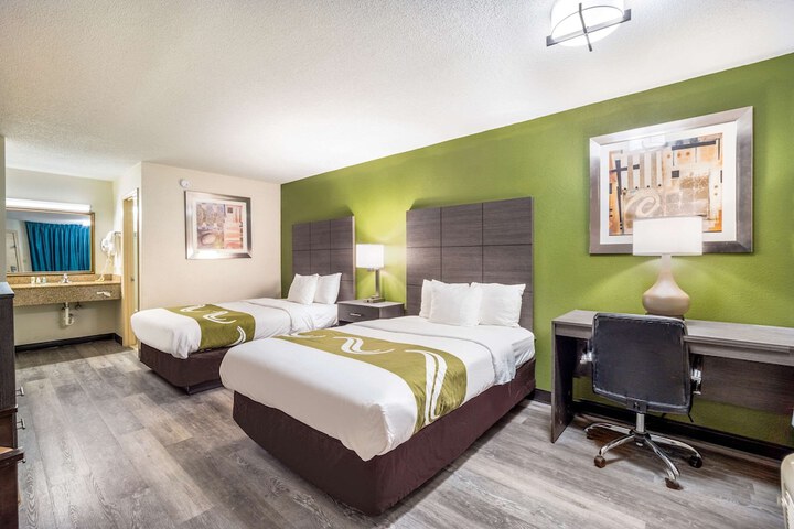 Standard Room, King or Two Doubles (4 of 5)