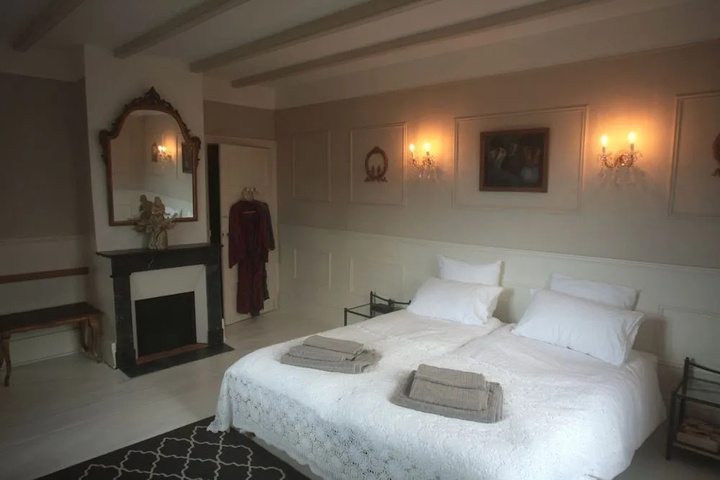 Room 3 of 14