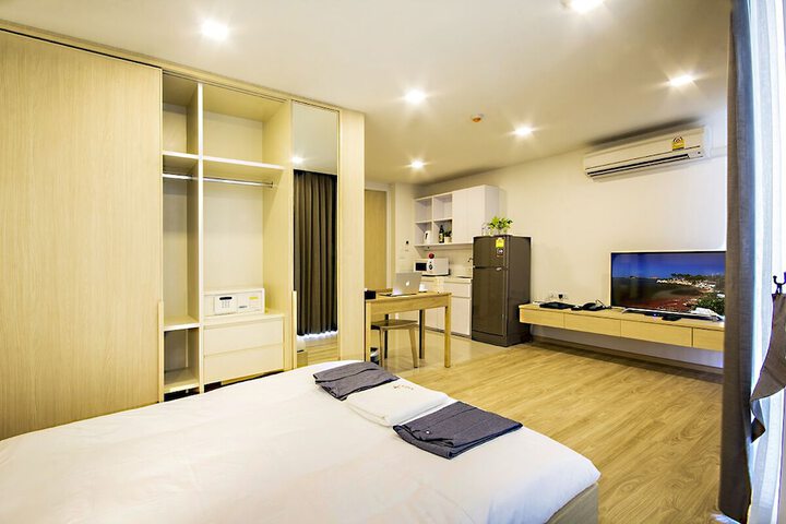Room 12 of 33